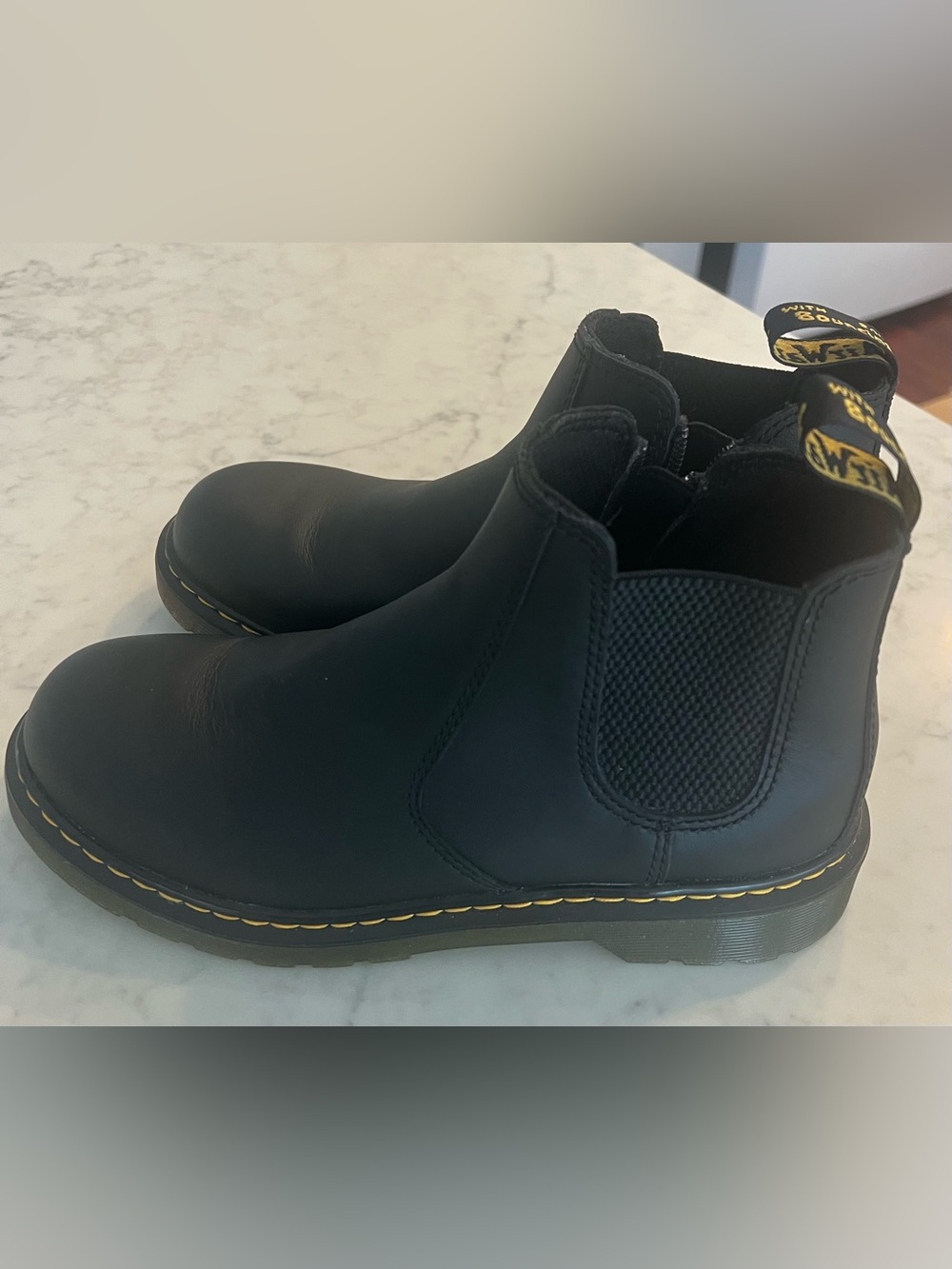 Dr. Martens 2976 Y Chelsea Boots Black Leather Side Zip Women’s US 7 EU 38